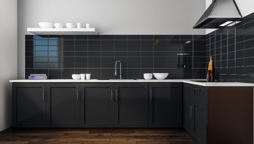le carrelage métro noir mat peut transformer votre cuisine en un espace élégant et moderne