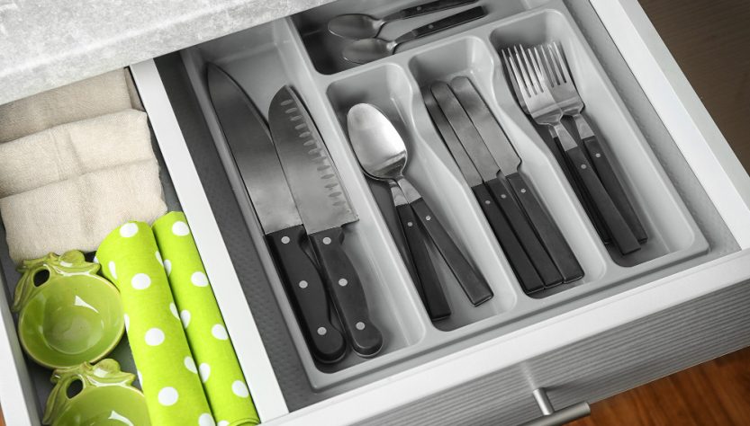 Astuces pratiques pour maximiser l'espace dans vos tiroirs de cuisine
