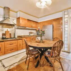 Rénover une cuisine rustique pour un charme authentique