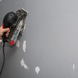 grain pour poncer de la peinture sur un mur
